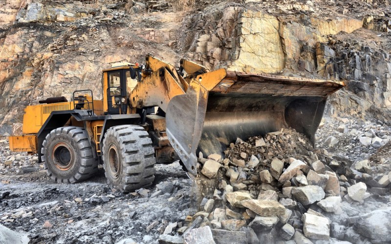 Wheel,Loader,Machine,Unloading,Rocks,In,The,Open-mine,Of,Iron Wheel,Loader,Machine,Unloading,Rocks,In,The,Open-mine,Of,Iron